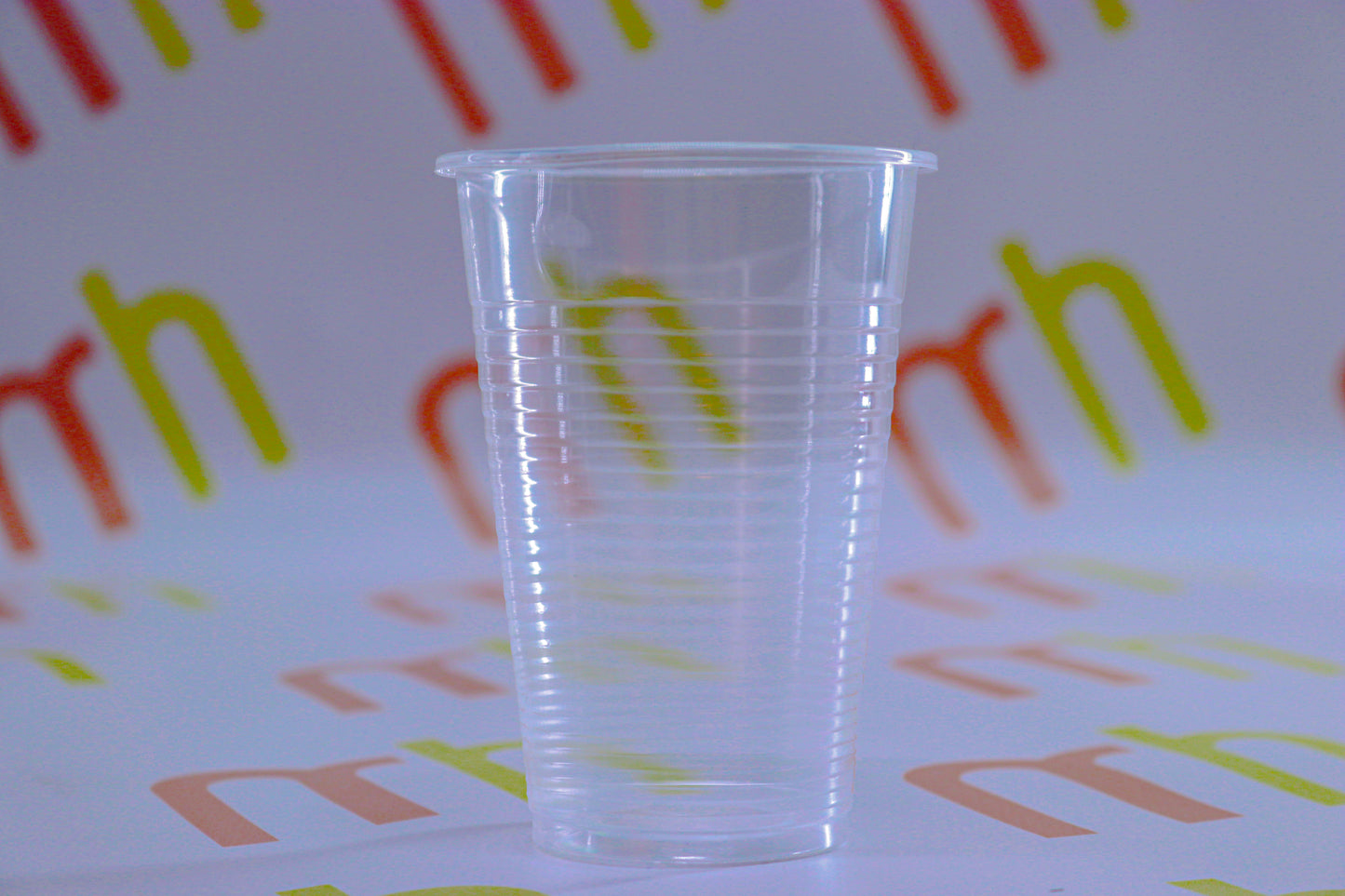 Víztiszta/ fehér műanyag pohár